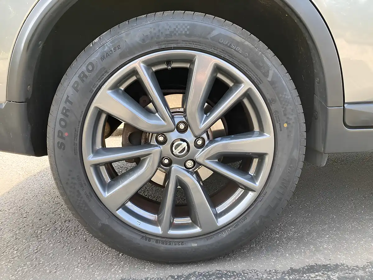 Used 2018 Nissan X-Trail Tekna Grey - Interior and Exterior details 9