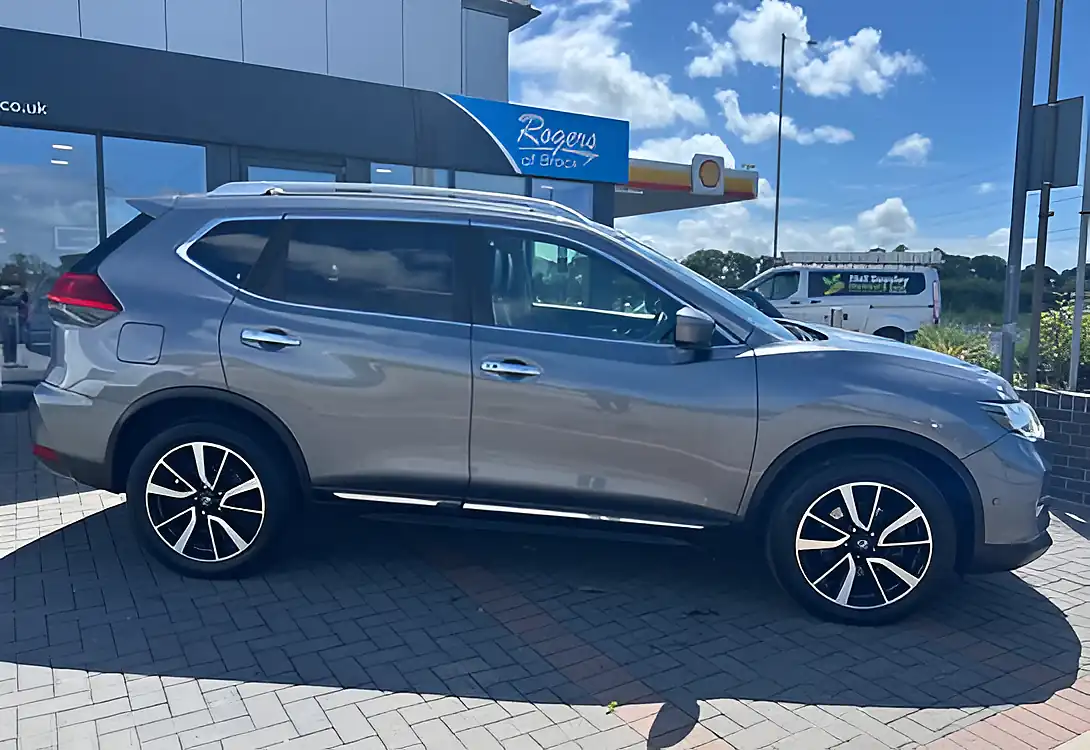 Used 2018 Nissan X-Trail Tekna Gun Metal Grey Metallic - Interior and Exterior details 5