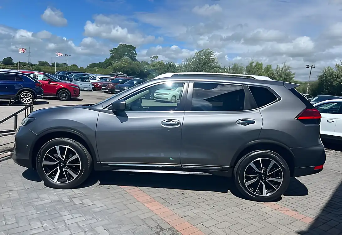 Used 2018 Nissan X-Trail Tekna Gun Metal Grey Metallic - Interior and Exterior details 9