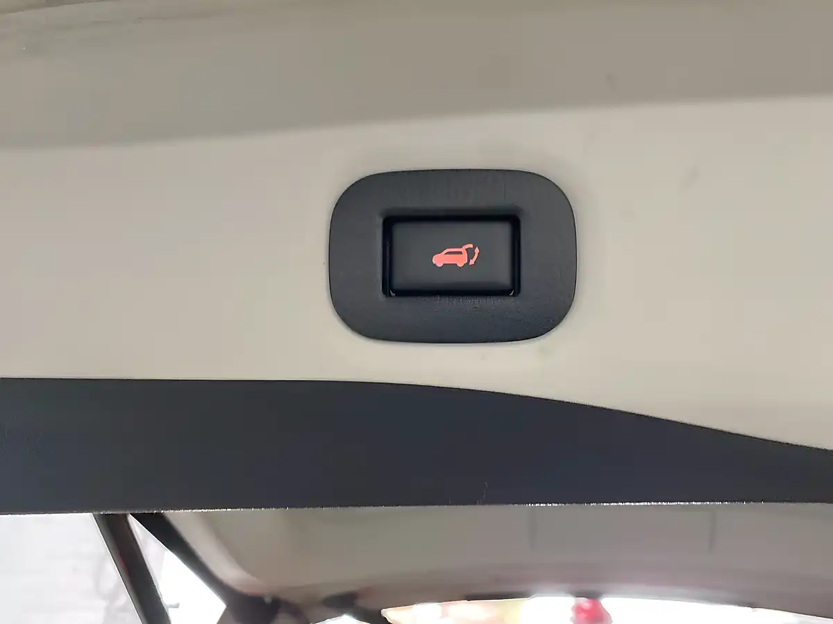 Used 2018 Nissan X-Trail Tekna Red - Interior and Exterior details 14