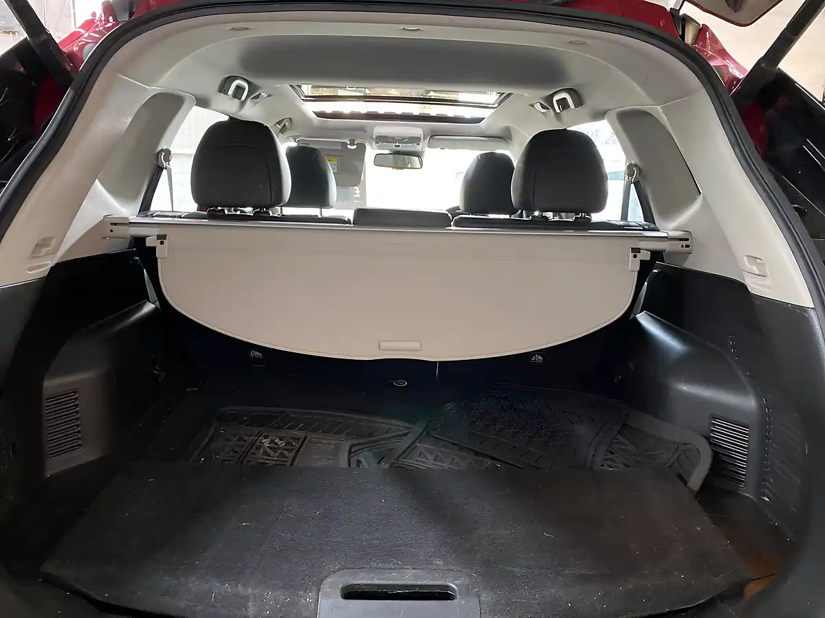 Used 2018 Nissan X-Trail Tekna Red - Interior and Exterior details 17