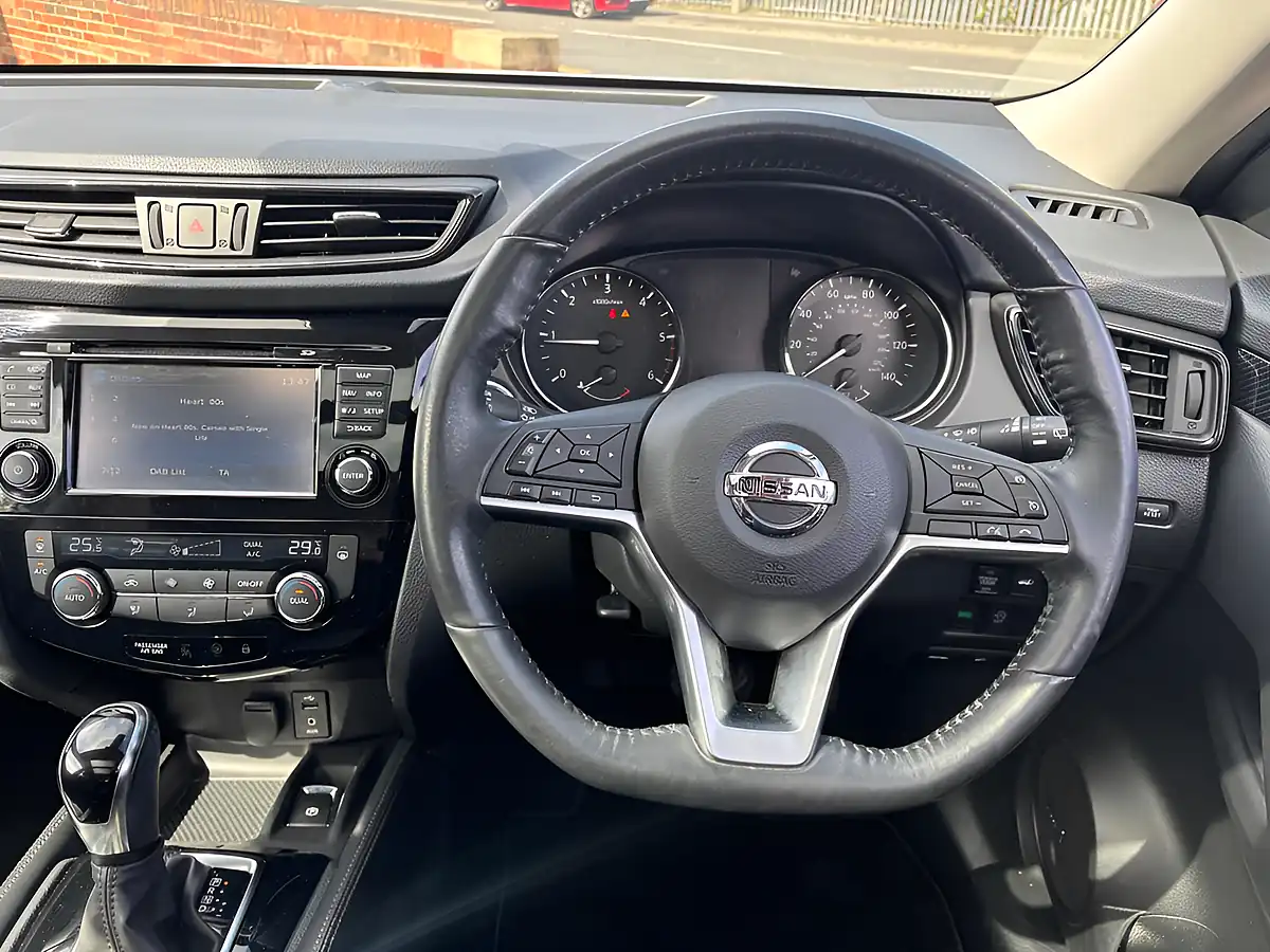 Used 2018 Nissan X-Trail Tekna Silver - Interior and Exterior details 11