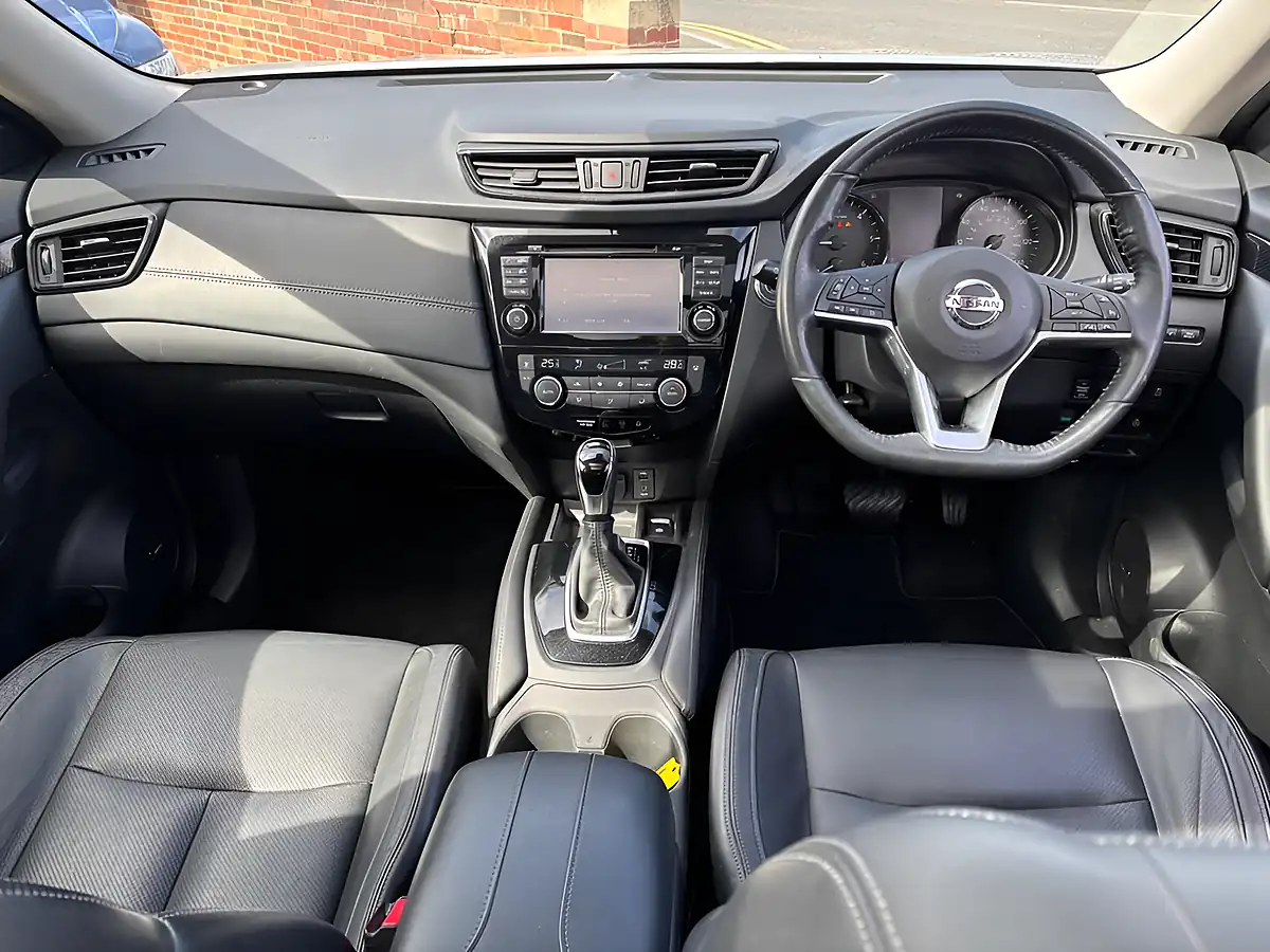 Used 2018 Nissan X-Trail Tekna Silver - Interior and Exterior details 16
