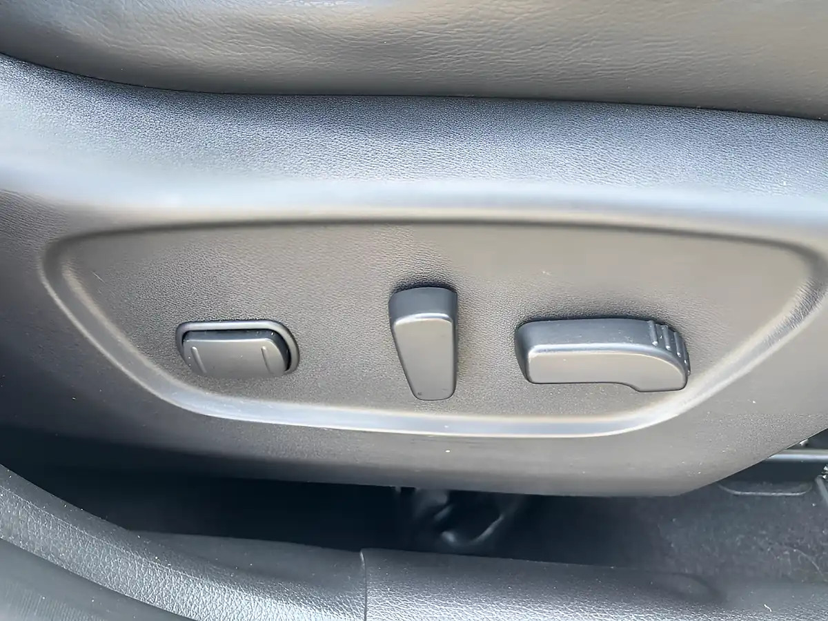 Used 2018 Nissan X-Trail Tekna Silver - Interior and Exterior details 19