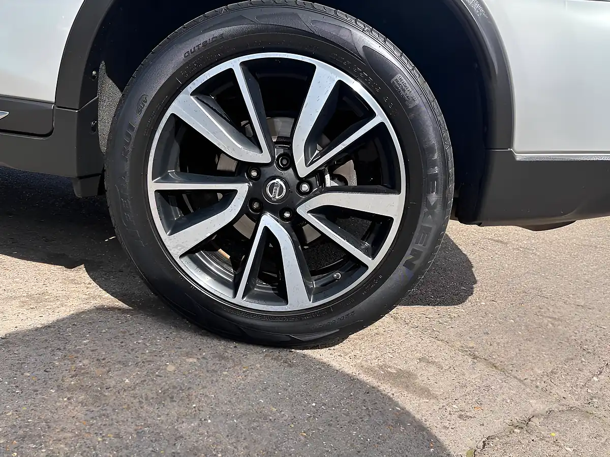 Used 2018 Nissan X-Trail Tekna Silver - Interior and Exterior details 5