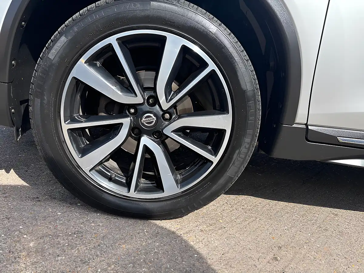 Used 2018 Nissan X-Trail Tekna Silver - Interior and Exterior details 6