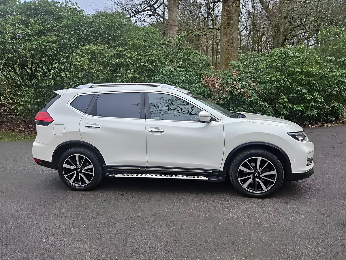 Used 2018 Nissan X-Trail Tekna White - Front View