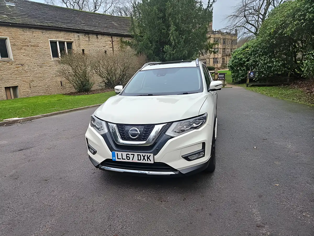 Used 2018 Nissan X-Trail Tekna White - Interior and Exterior details 14