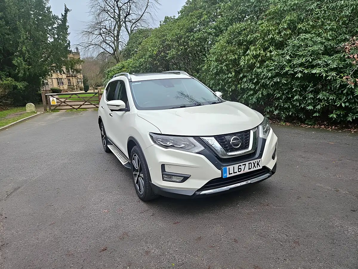 Used 2018 Nissan X-Trail Tekna White - Interior and Exterior details 8