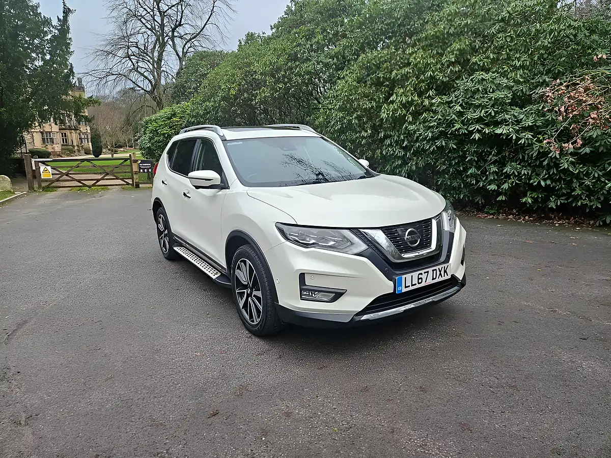 Used 2018 Nissan X-Trail Tekna White - Interior and Exterior details 9