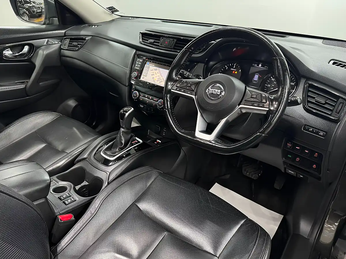 Used 2018 Nissan X-Trail Tekna Xtron Green - Interior and Exterior details 12