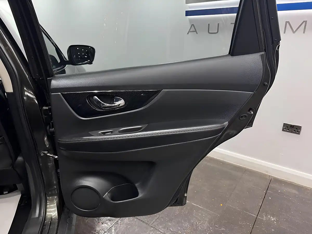 Used 2018 Nissan X-Trail Tekna Xtron Green - Interior and Exterior details 16