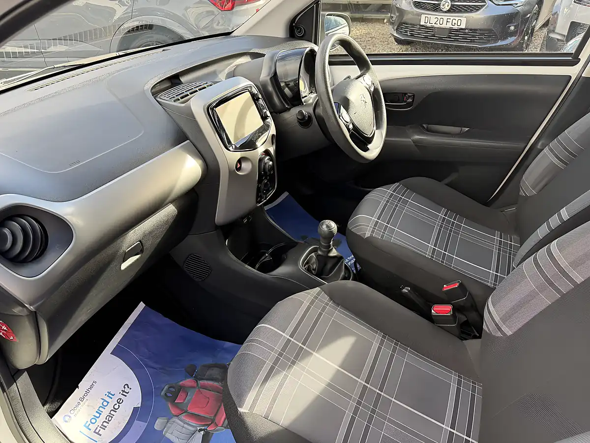 Used 2018 Peugeot 108 Active White - Interior and Exterior details 7