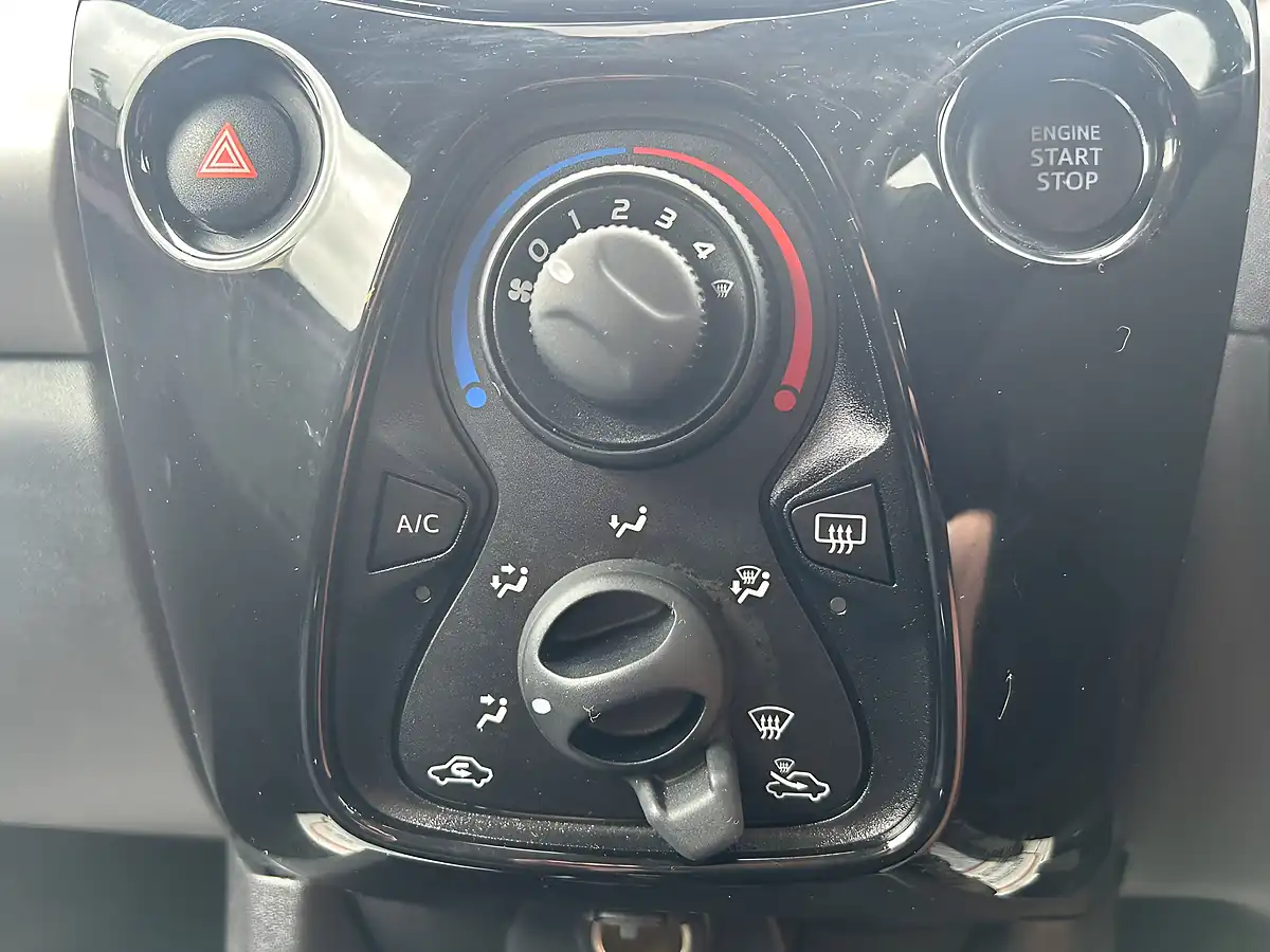 Used 2018 Peugeot 108 Allure Purple - Interior and Exterior details 17