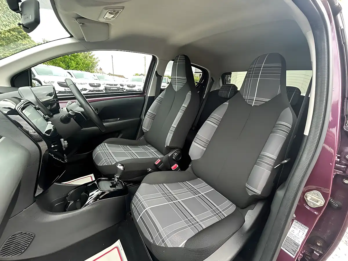 Used 2018 Peugeot 108 Allure Purple - Interior and Exterior details 3