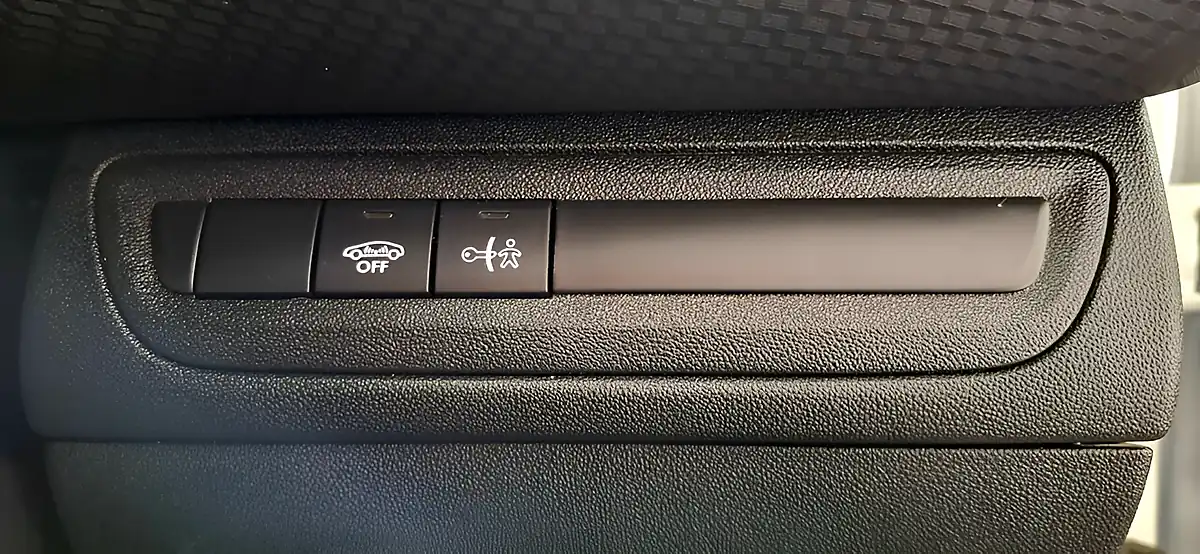 Used 2018 Peugeot 2008 Active White - Interior and Exterior details 15