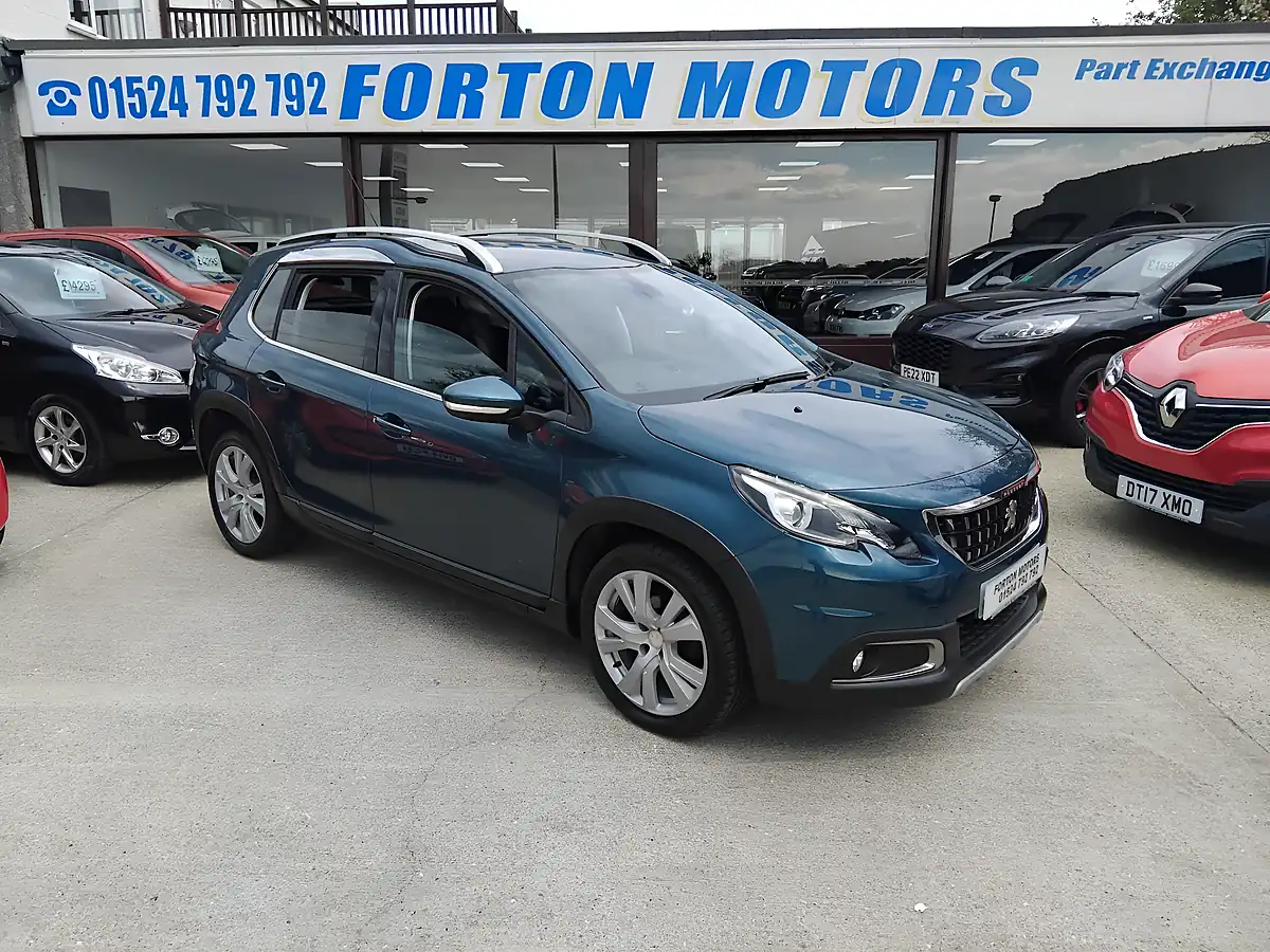 Used 2018 Peugeot 2008 Allure Green - Front View