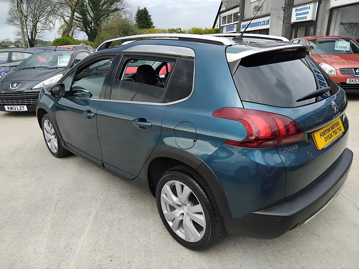 Used 2018 Peugeot 2008 Allure Green - Interior and Exterior details 11