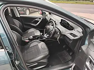 Used 2018 Peugeot 2008 Allure Green - Interior and Exterior details 15