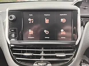 Used 2018 Peugeot 2008 Allure Green - Interior and Exterior details 18