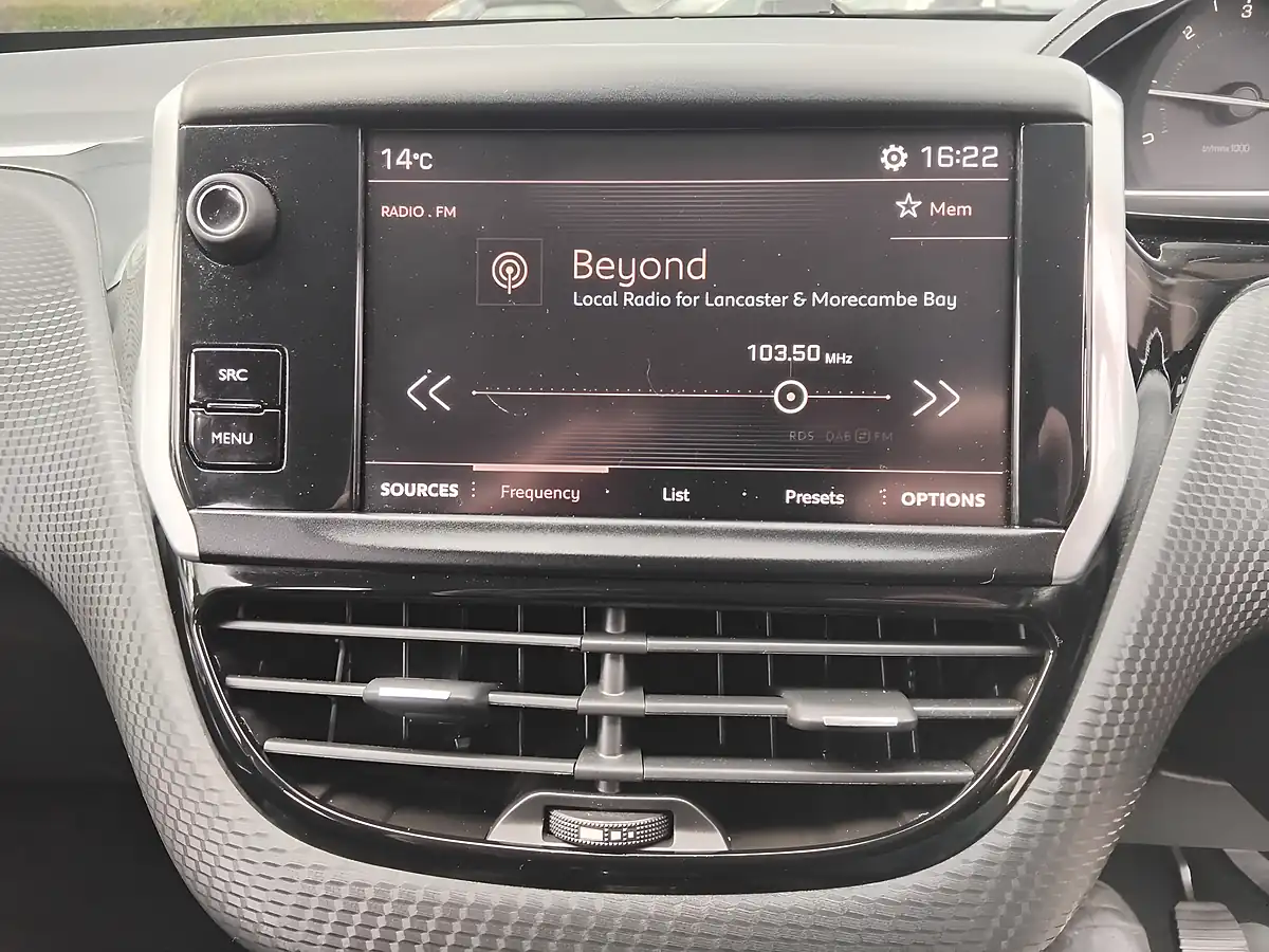 Used 2018 Peugeot 2008 Allure Green - Interior and Exterior details 19