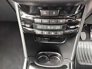 Used 2018 Peugeot 2008 Allure Green - Interior and Exterior details 20