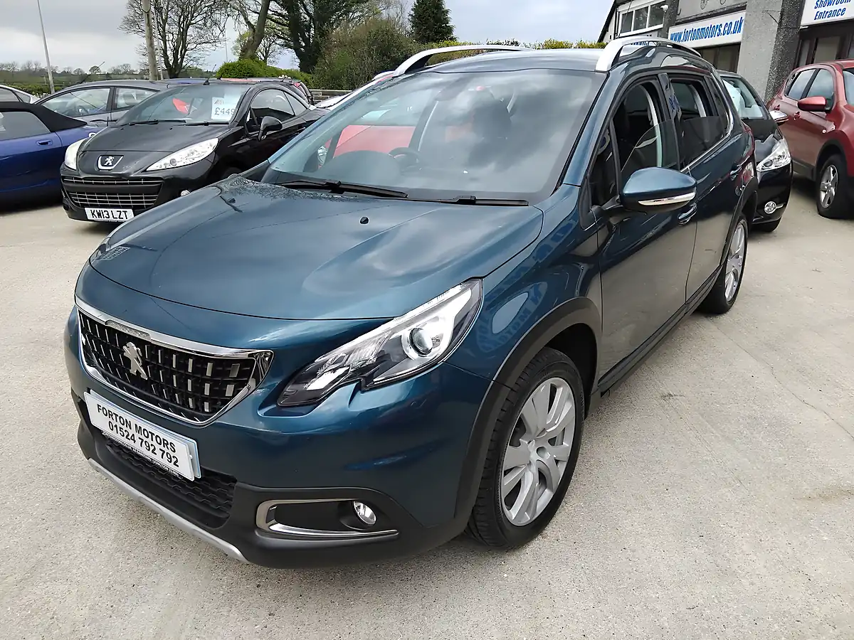 Used 2018 Peugeot 2008 Allure Green - Interior and Exterior details 4