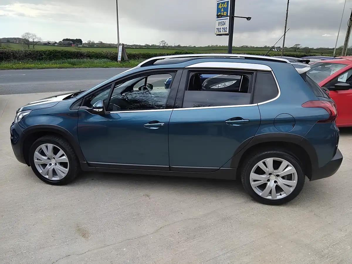 Used 2018 Peugeot 2008 Allure Green - Interior and Exterior details 5