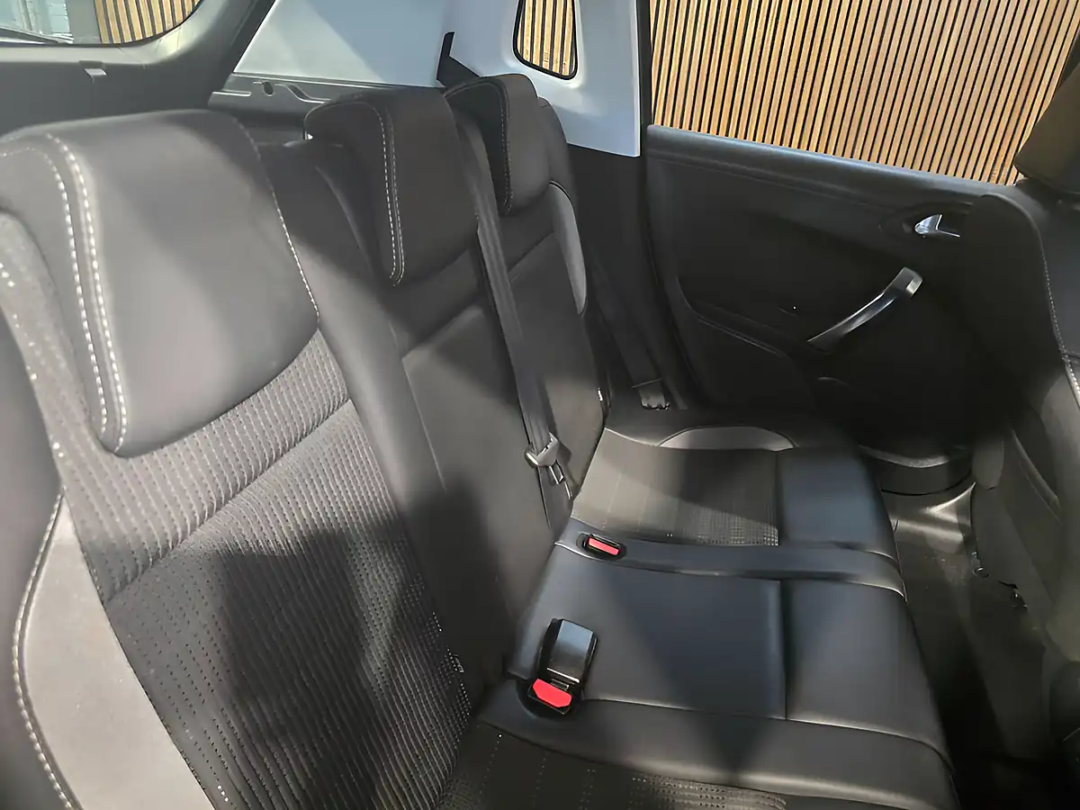 Used 2018 Peugeot 2008 Allure Grey - Interior and Exterior details 17