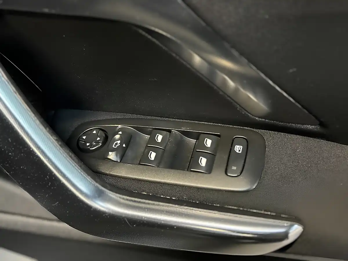 Used 2018 Peugeot 2008 Allure Premium Grey - Interior and Exterior details 12