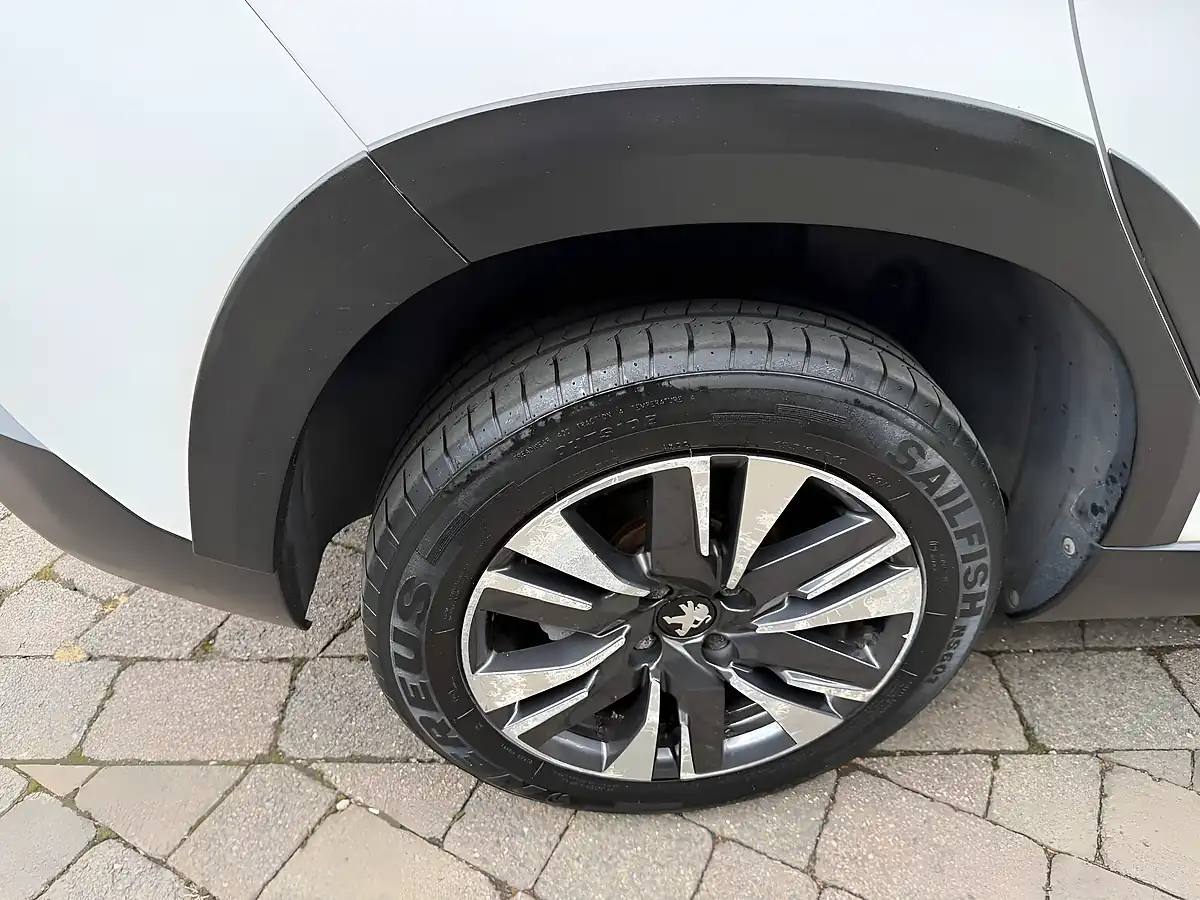 Used 2018 Peugeot 2008 Allure Premium White - Interior and Exterior details 11