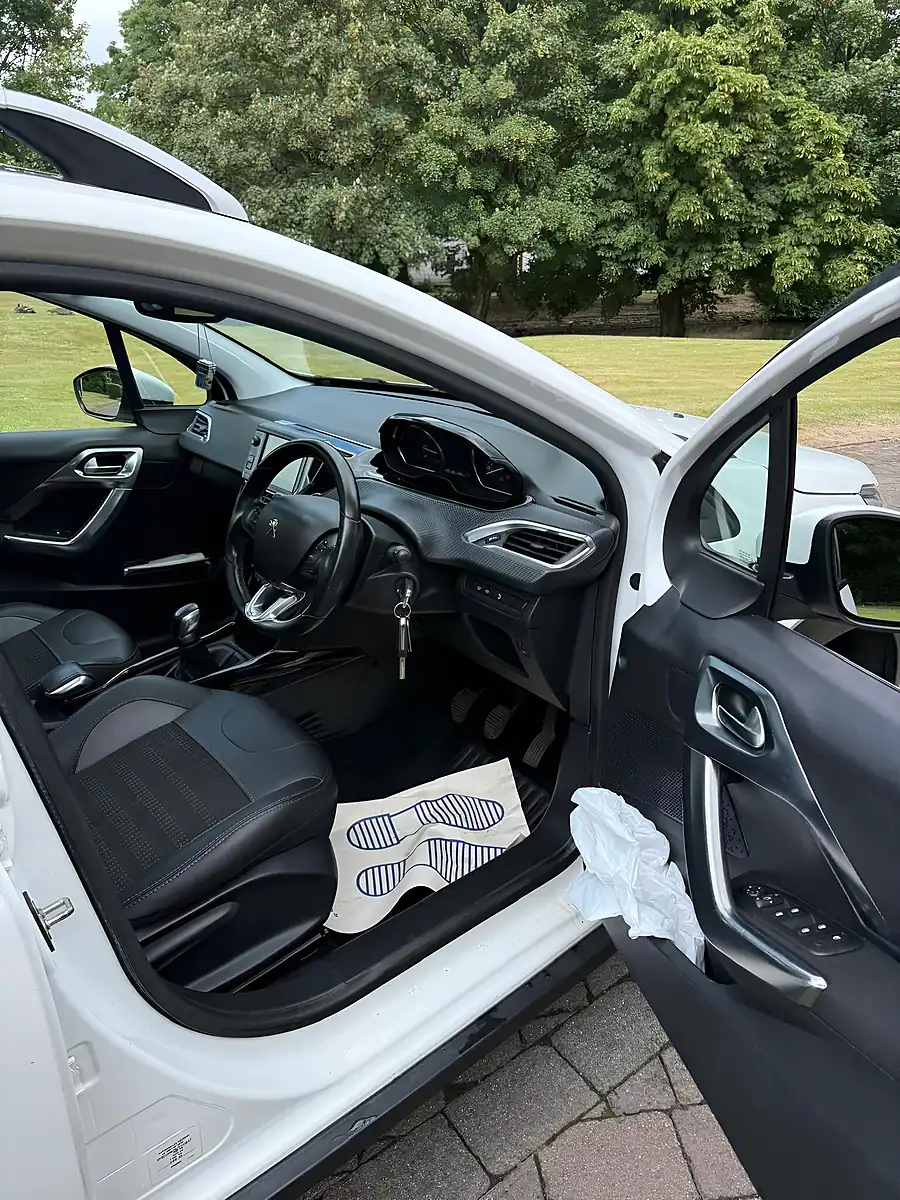 Used 2018 Peugeot 2008 Allure Premium White - Interior and Exterior details 12