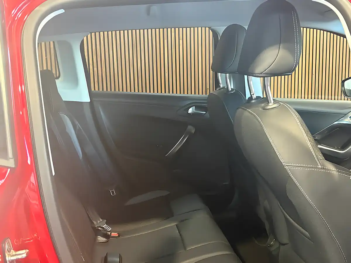 Used 2018 Peugeot 2008 Allure Red - Interior and Exterior details 14