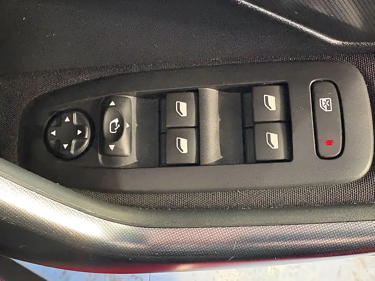 Used 2018 Peugeot 2008 Allure Red - Interior and Exterior details 16