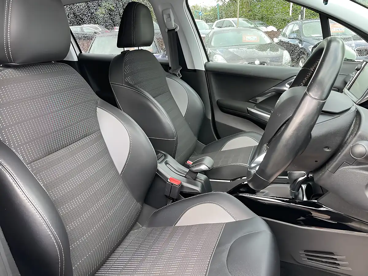 Used 2018 Peugeot 2008 Allure White - Interior and Exterior details 10