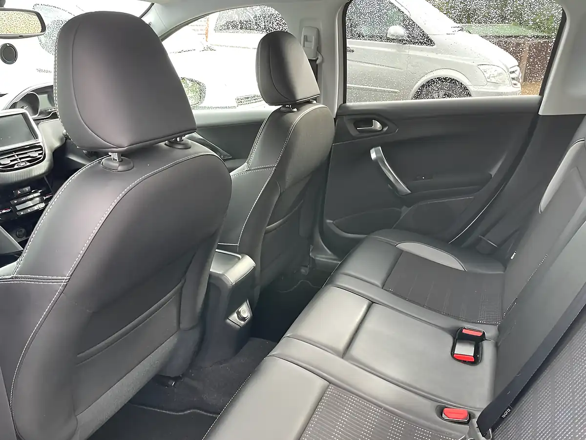 Used 2018 Peugeot 2008 Allure White - Interior and Exterior details 11