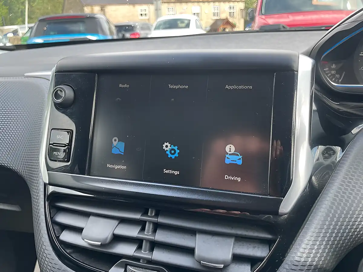 Used 2018 Peugeot 2008 Allure White - Interior and Exterior details 13
