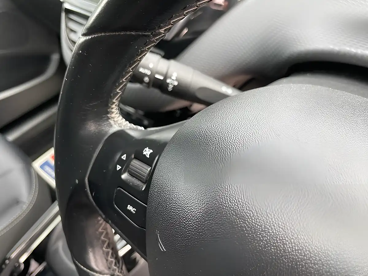 Used 2018 Peugeot 2008 Allure White - Interior and Exterior details 15