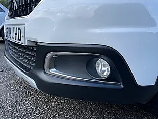 Used 2018 Peugeot 2008 Allure White - Interior and Exterior details 18