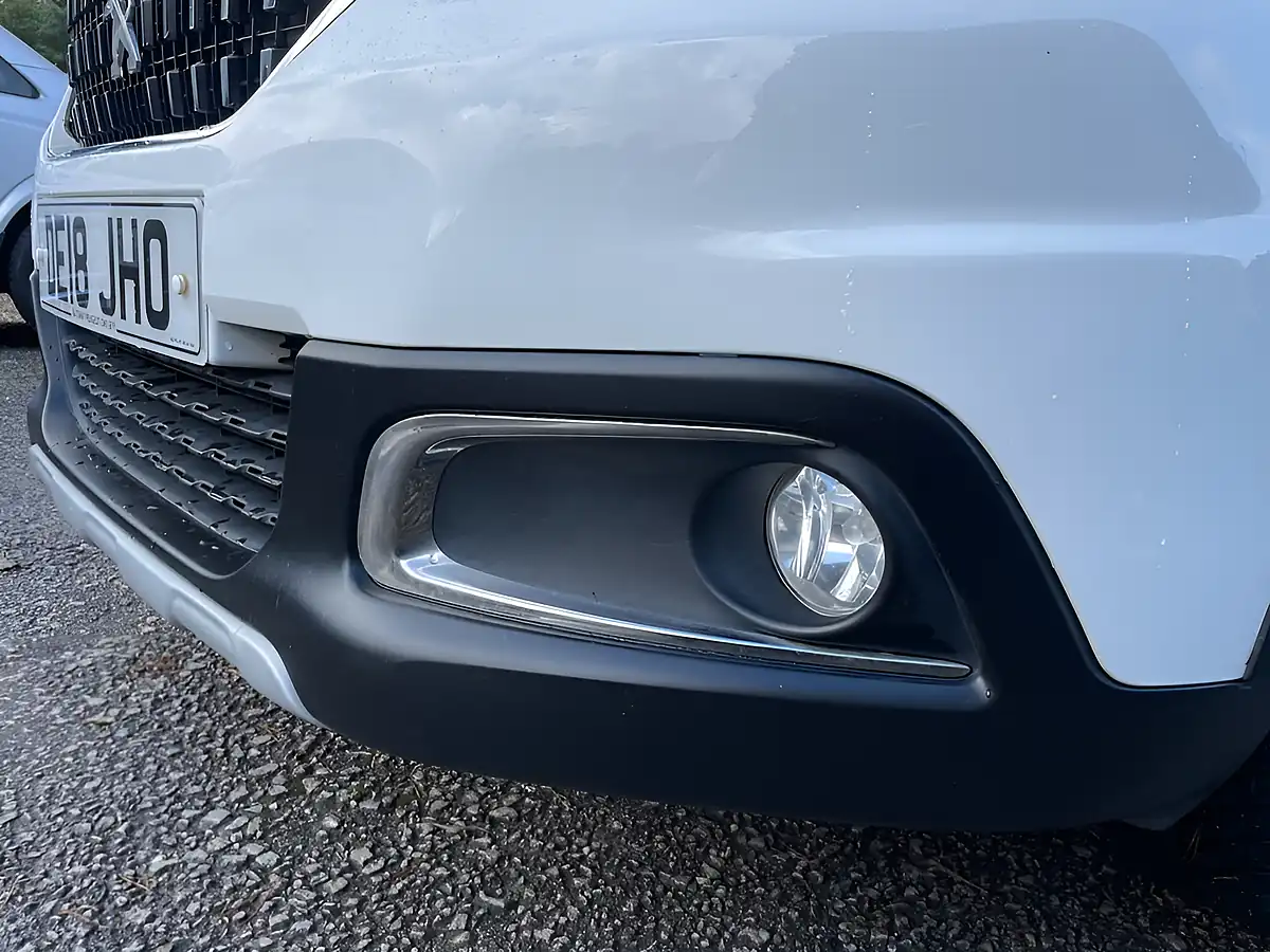 Used 2018 Peugeot 2008 Allure White - Interior and Exterior details 18
