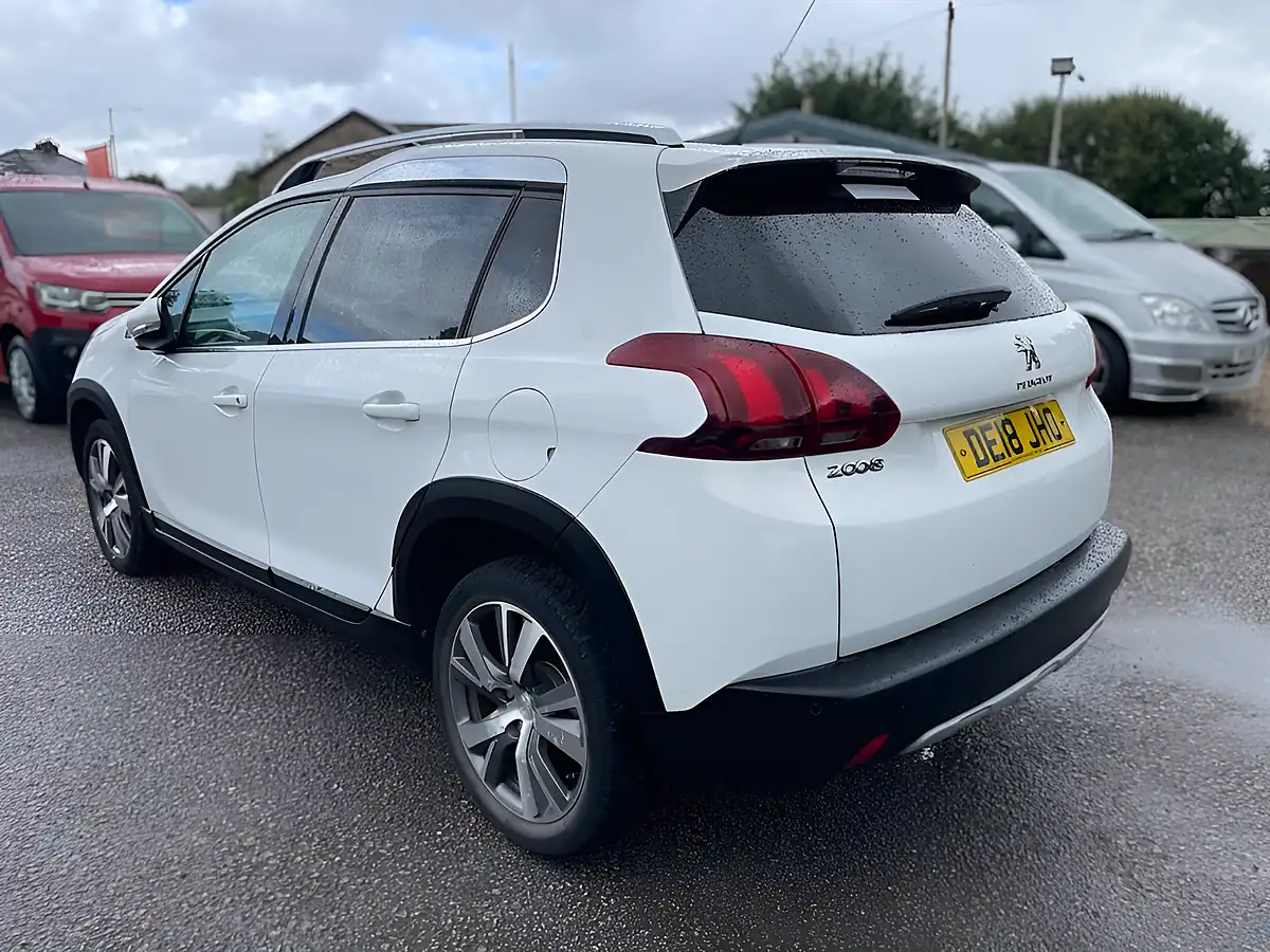 Used 2018 Peugeot 2008 Allure White - Interior and Exterior details 6