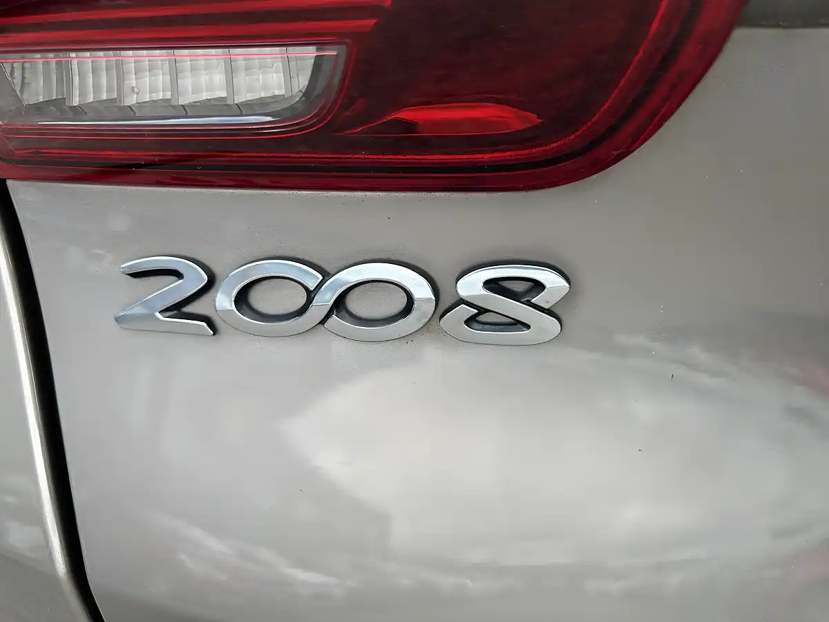 Used 2018 Peugeot 2008 Grey - Interior and Exterior details 7