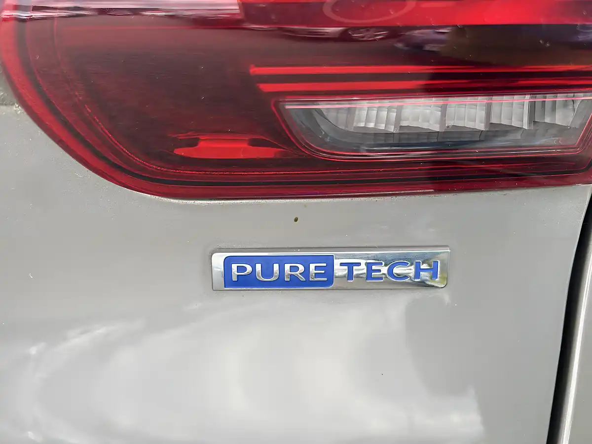 Used 2018 Peugeot 2008 Grey - Interior and Exterior details 8