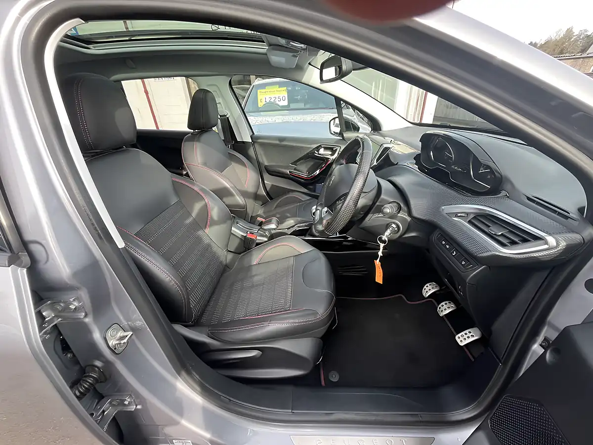 Used 2018 Peugeot 2008 GT Line Cumulus Grey - Interior and Exterior details 3
