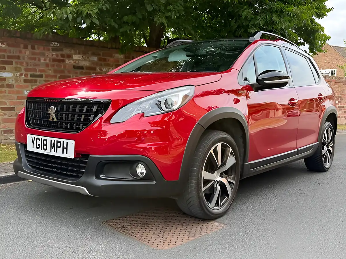 Used 2018 Peugeot 2008 GT Line Red - Front View