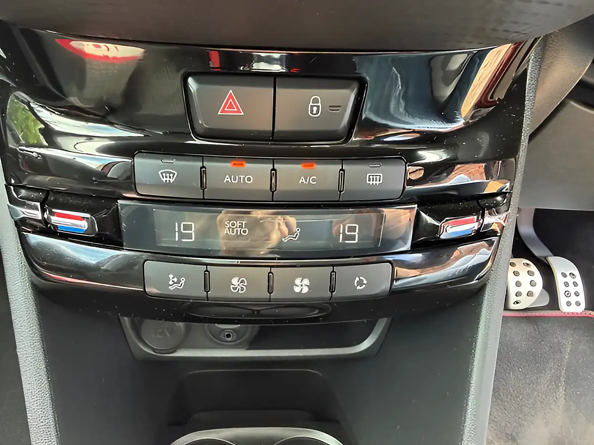 Used 2018 Peugeot 2008 GT Line Red - Interior and Exterior details 14