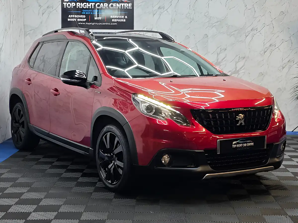 Used 2018 Peugeot 2008 GT Line Red - Front View