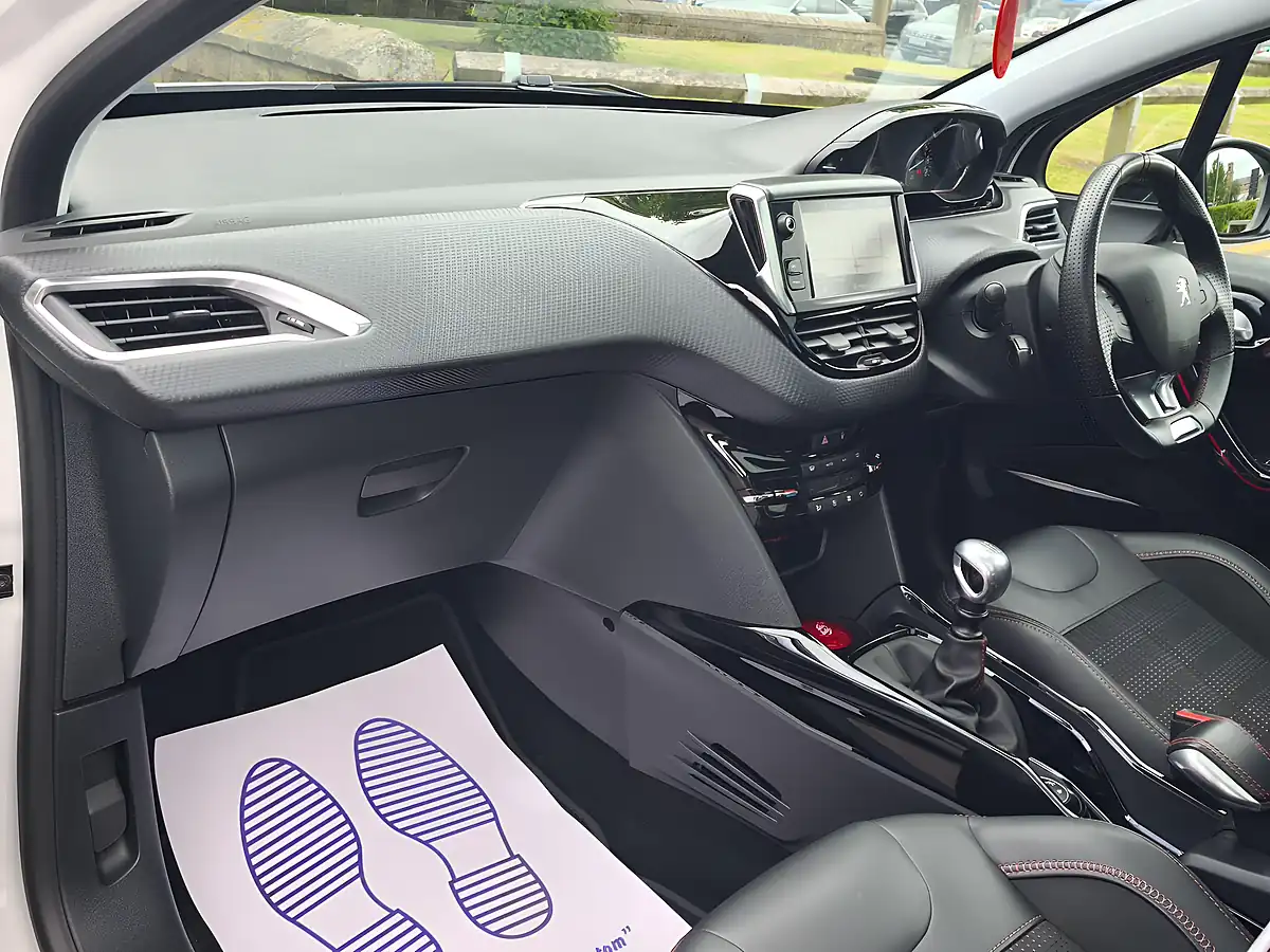 Used 2018 Peugeot 2008 GT Line White - Interior and Exterior details 8