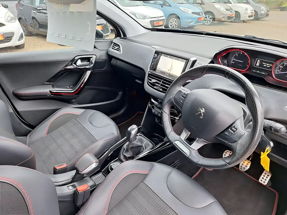 Used 2018 Peugeot 2008 GT Line White - Interior and Exterior details 20