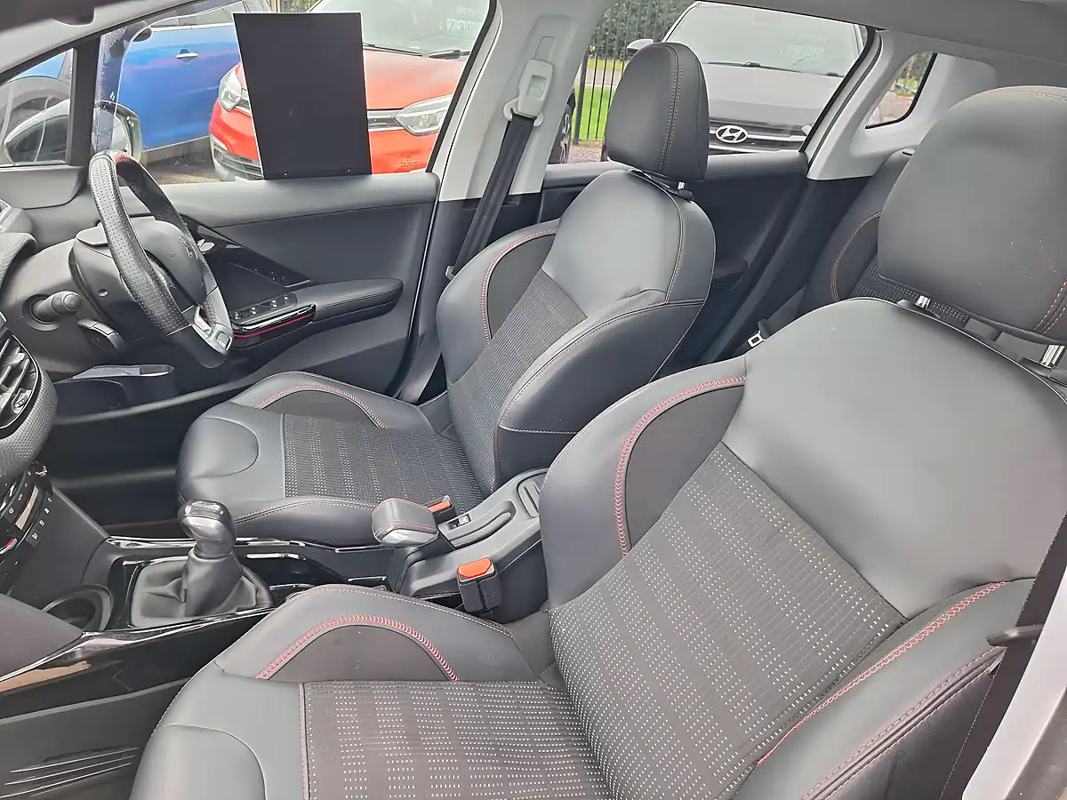 Used 2018 Peugeot 2008 GT Line White - Interior and Exterior details 7